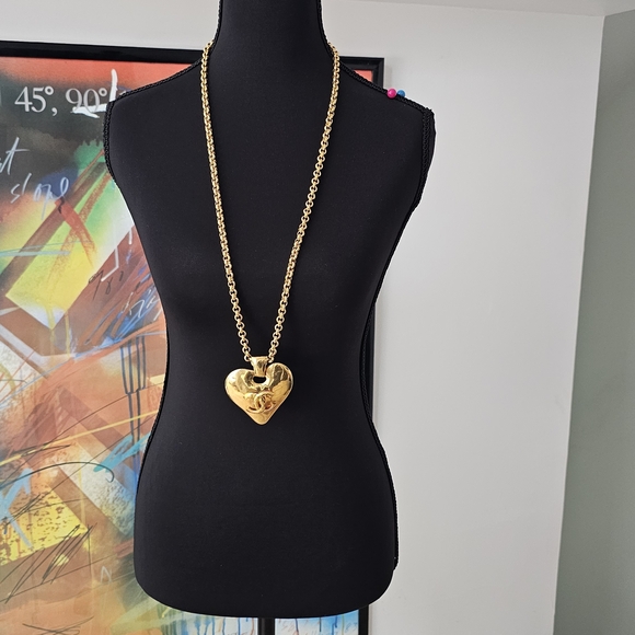 CHANEL Gold Heart Necklace - Picture 1 of 4
